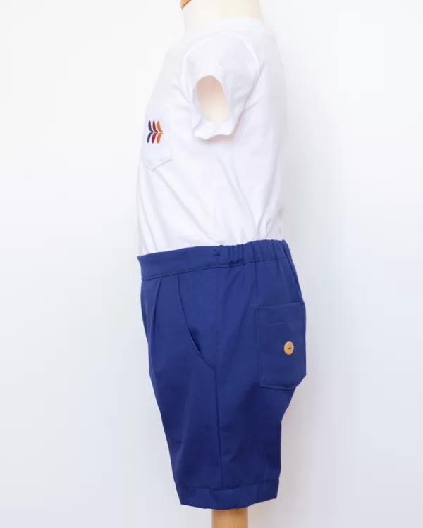 Short garçon bleu